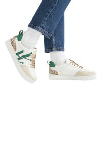 Vanessa Wu Baskets basses - vert