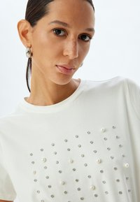 Koton SHORT SLEEVE - Camiseta estampada - white