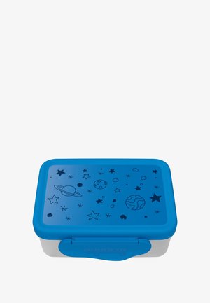 Blaues Plastiktäschchen mit passendem blauen Deckel, der raumthematische Illustrationen, einschließlich Planeten und Sterne, auf einem weißen Grund zeigt.