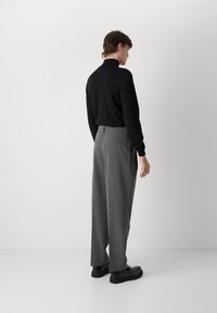 Thumbnail Image 5