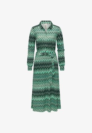 Sukienka z długim rękawem zygzakowatym wzorem w odcieniach zieleni i czerni. Zapięcie na guziki z przodu, kołnierzyk oraz pasek z tkaniny podkreślający talię.