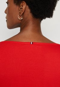 Tommy Hilfiger SLIM CODY BOAT - Topper langermet - fierce red