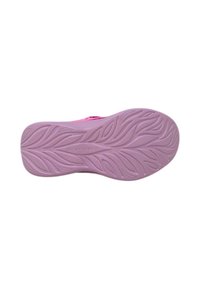 Suola delle scarpe Skechers in rosa chiaro con intricati motivi a onda. Materiale resistente, con superficie texture per una migliore aderenza.