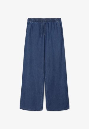 Pantaloni di denim a gamba larga in blu scuro. Presentano una cintura elastica con coulisse, tasche laterali e una texture liscia con cuciture lievi.
