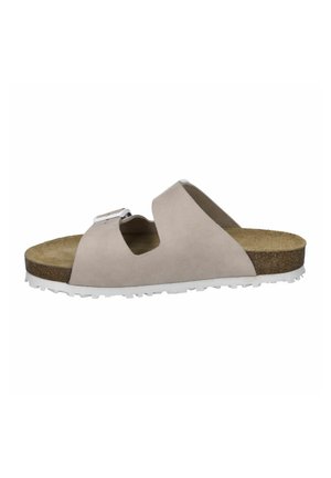 Helle beige Riemensandale mit zwei breiten Riemen, einem Korkfußbett und einer weißen Gummisohle, mit einer runden Zehenpartie und strukturierter Oberseite.