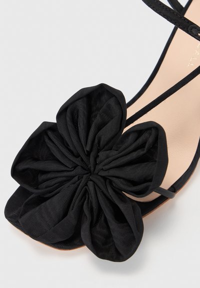 Loeffler Randall FRANK - Magas sarkú szandálok - black