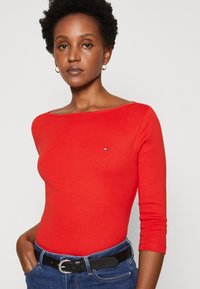 Tommy Hilfiger SLIM CODY BOAT - Topper langermet - fierce red