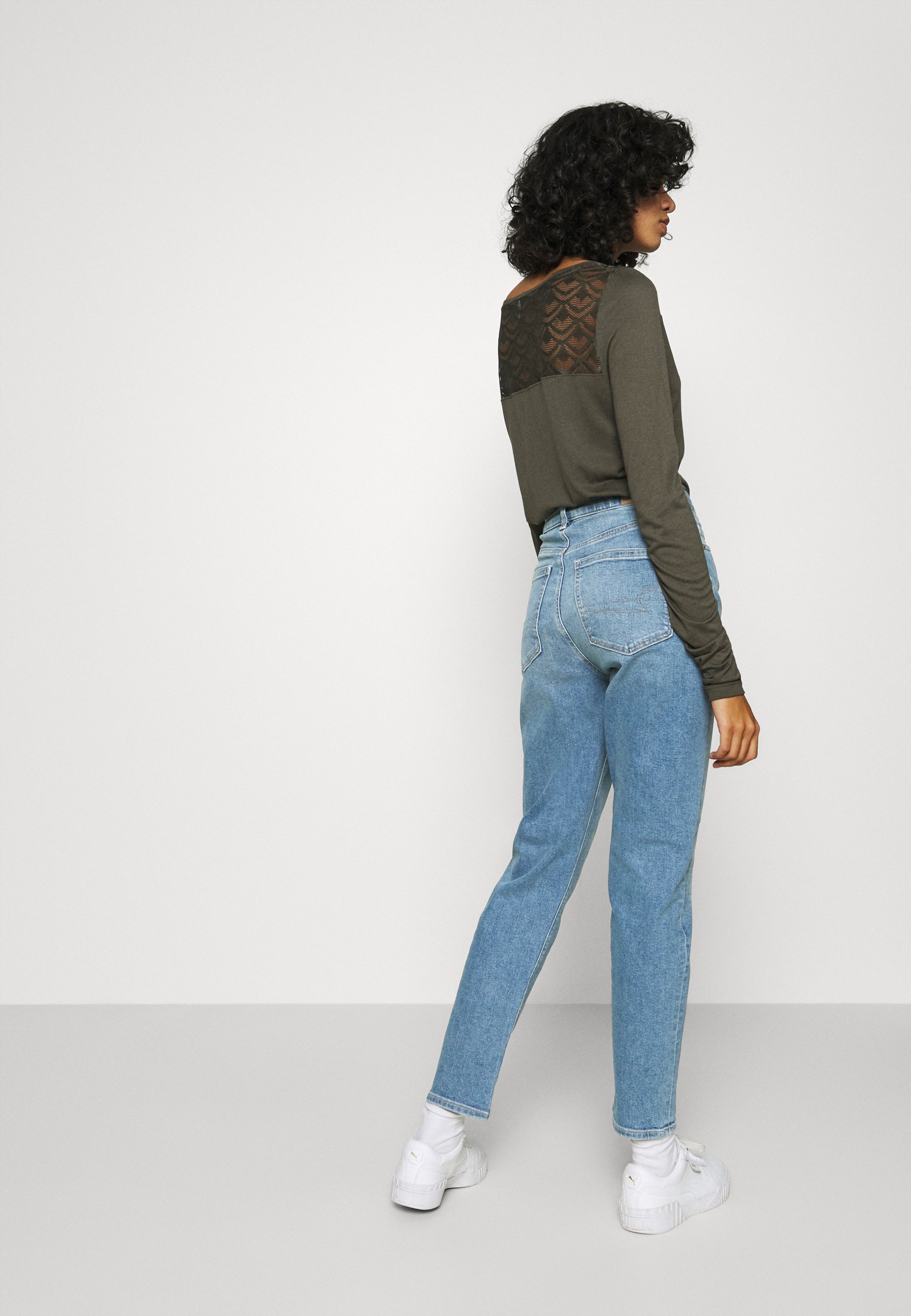 American Eagle MOM JEANS - Prigludę 