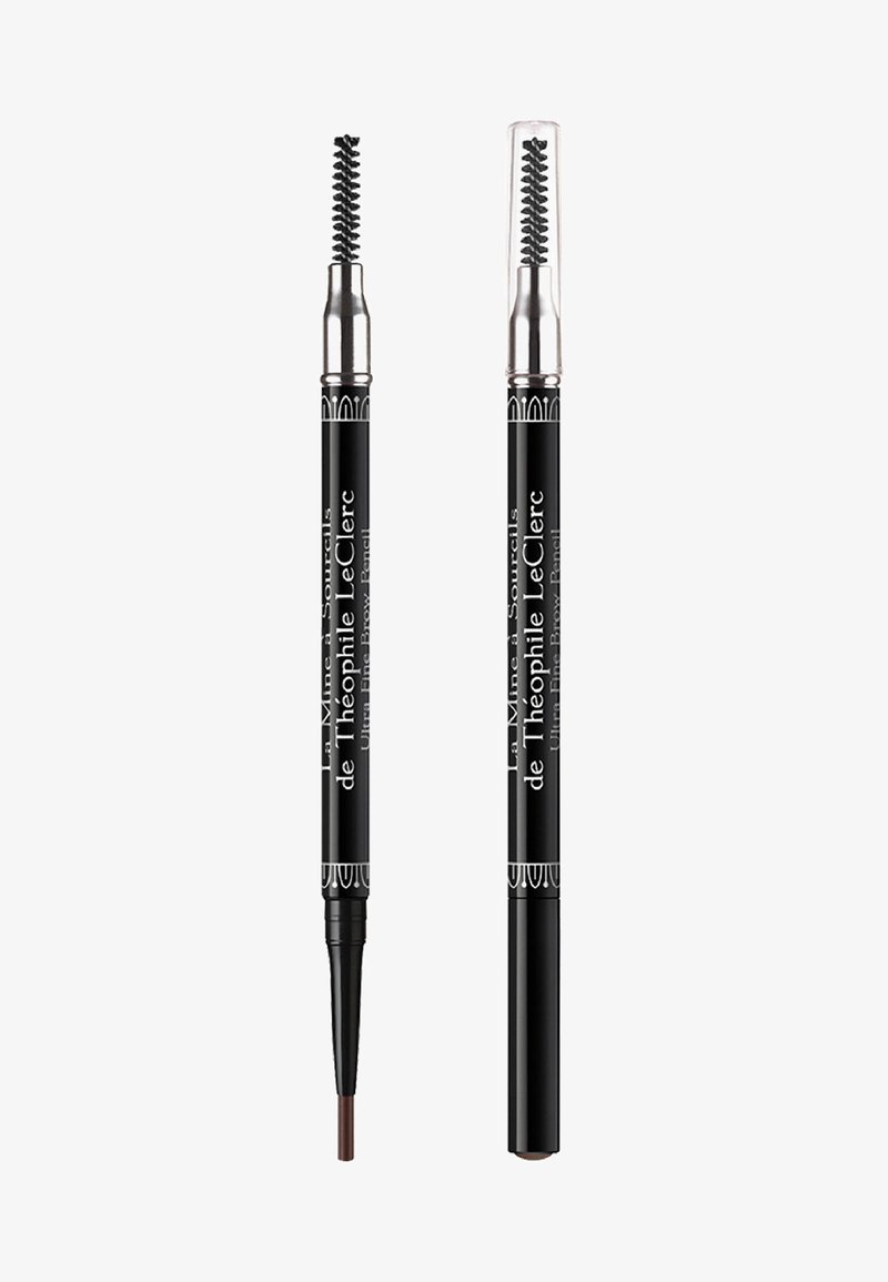 Zweiköpfiger Augenbrauenstift mit einem braunen Ende und einer Spoolie-Bürste auf der gegenüberliegenden Seite. Schwarzes Gehäuse mit silbernen Akzenten und Branding.