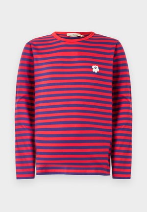 Langermet skjorte med horisontale røde og blå striper, rund halslinning, og et lite hvitt blomstermotiv på brystet. Mykt stoff.