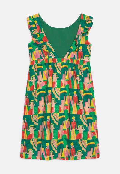 Φόρεμα με ζωντανό πράσινο ύφασμα και τολμηρό, αφηρημένο σχέδιο σε ροζ, κόκκινο, κίτρινο και πορτοκαλί. Με ραμμένο λαιμό με φουσκωτό σχέδιο και φαρδιά V λαιμόκοψη.