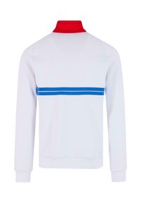 Giacca atletica bianca con colletto rosso, maniche lunghe e strisce orizzontali blu sulla schiena. Materiale morbido con una texture liscia.