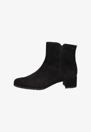 Schwarze Wildleder-Ankle-Boots mit niedrigem Blockabsatz und seitlichem elastischem Einsatz, entworfen für Frauen.