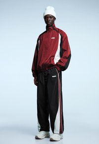 Bershka Trainingsjacke - red