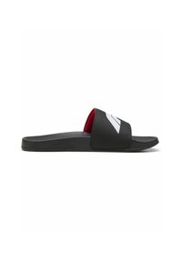 Sort slide sandal med en tekstureret rem og rød foring. Har et fremtrædende hvidt logo på remmen. Flad sål til afslappet brug.