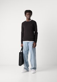 Calvin Klein WAFFLE TEXTURE SWEATER - Pulover - black
