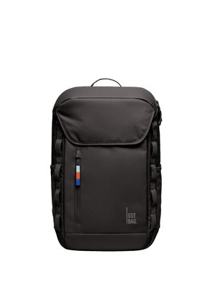 Schwarzer rechteckiger Rucksack mit oberem Griff, vertikalem Frontreißverschluss mit blauen und roten Zipp-Zuglaschen und "GOT BAG"-Logo unten rechts.