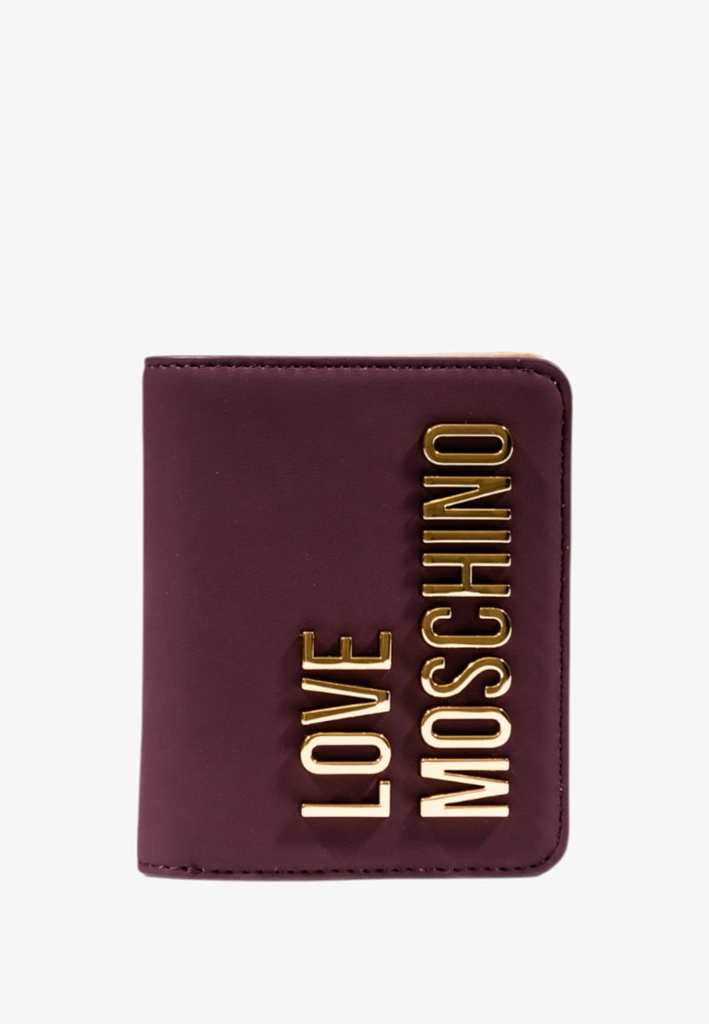 Portefeuille bourgogne en cuir lisse avec logo « LOVE MOSCHINO » doré. Design compact avec coins arrondis et bords cousus.