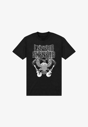 Schwarzes T-Shirt mit weißem Lynyrd Skynyrd Schriftzug, ein Adler hält ein Schild, Banner mit der Aufschrift „Sweet Home Alabama“ und zwei E-Gitarren.