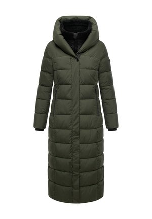 Manteau rembourré long de couleur vert foncé avec une grande capuche, doté d'une fermeture éclair, de deux poches latérales et de coutures texturées dans un motif matelassé.