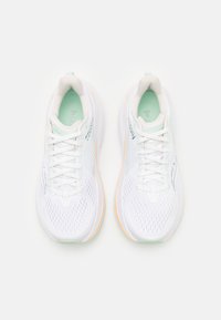 Saucony GUIDE 17 - Katujuoksukengät - white/peel
