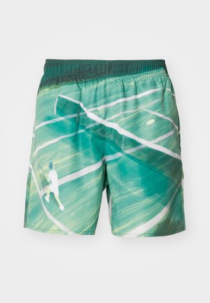 Meeste ujumispüksid on kaunistatud rohelise ja sinise abstraktse mustriga, koos maalitud tennisestseeniga ja valgete joonte aktsentidega. Elastsest vööst hea sobivuse tagamiseks.