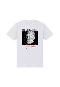 Hvid bomulds t-shirt med et sort-hvidt grafik af et pinhead ansigt med "HELLRAISER" tekst ovenfor og "Hellseeker" i rødt nedenfor.