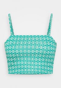 Tyrkysový vzorovaný crop top s tenkými ramínky, který má geometrický bílý design a hladkou texturu. Čtveratý výstřih a zkrácený střih.