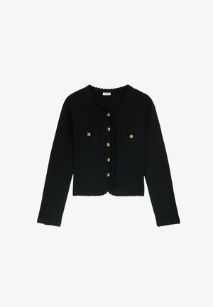 Cardigan noir en tissu tricoté avec un col rond, des boutons sur le devant et deux poches poitrine avec des accents dorés. Bordure texturée intégrée.