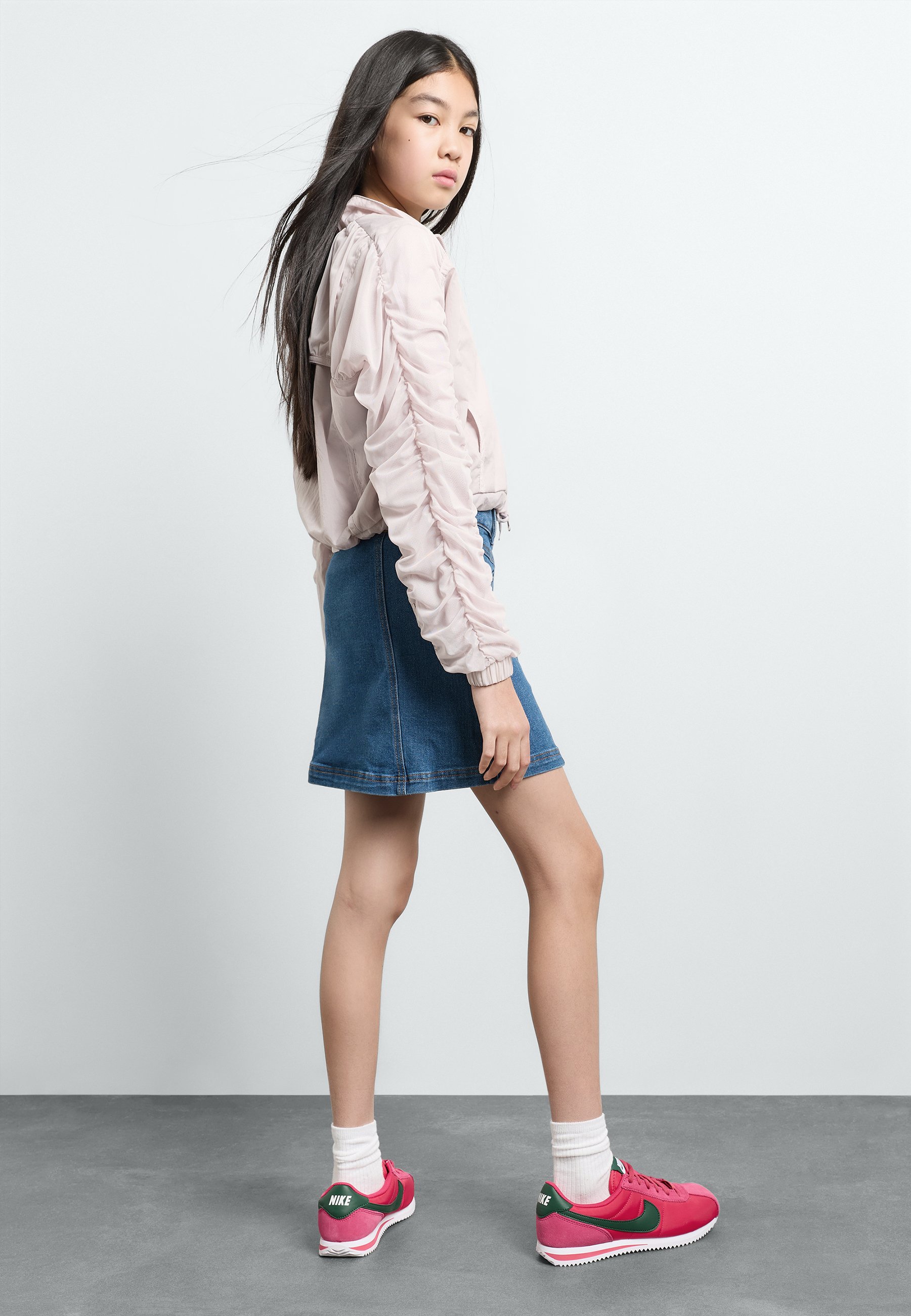 girls wearing nike cortez