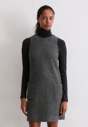 SHORT LENGTH ETUI STYLE STRAIGHT CUT FLAP POCKETS - Gebreide jurk - rocky grey melange