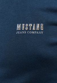 Mustang STYLE AUSTIN - Apdrukāts T-krekls - blau