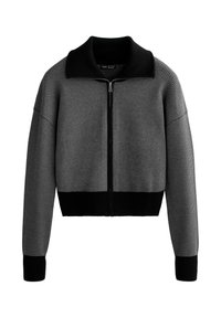 Przycięty sweter na zamek z teksturowanej szarej tkaniny, z czarnym kołnierzem i mankietami oraz luźnym krojem. Projekt zawiera zapięcie na zamek z przodu.