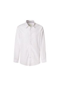Camisa blanca de botones con finas rayas rojas, de mangas largas, con cuello puntiagudo y dobladillo recto. Confeccionada en una tela ligera y de textura suave.