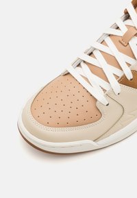 Jordan JORDAN STADIUM 90 UNISEX - Trainers - hemp/light british tan/sail/oatmeal/metallic gold grain