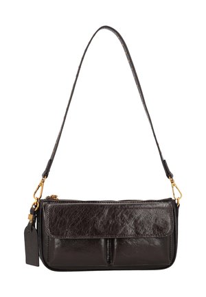 Mała ciemnobrązowa skórzana torba na ramię ze złotymi zapięciami, kieszenią na klapce z przodu oraz odłączanym paskiem z metką.