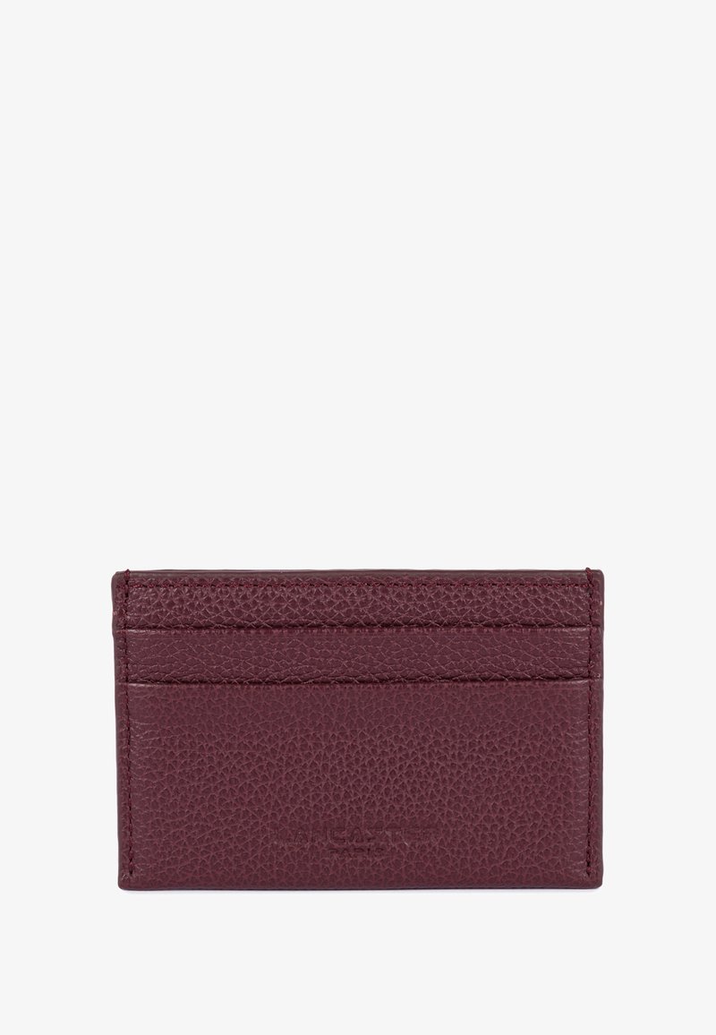 Portafoglio in pelle bordeaux con superficie texturizzata, dotato di più scomparti e di un marchio impresso in modo discreto nella parte inferiore frontale.