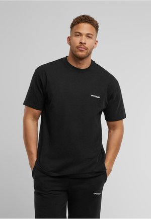 Upscale by Mister Tee CORE EMB  - Paprasti marškinėliai - black