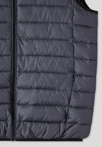 Ocieplana kamizelka w ciemnoszarym kolorze z pikowaną fakturą, z centralnym zamkiem błyskawicznym i boczną kieszenią z zamkiem. Miękki, lekki materiał.