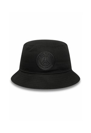 Cappello a secchiello nero in tessuto con parte superiore arrotondata e ampia visiera. Presenta un logo circolare in rilievo con la scritta "PARIGI" e un design della Torre Eiffel.