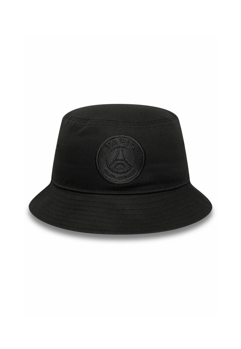 Cappello a secchiello nero in tessuto con parte superiore arrotondata e ampia visiera. Presenta un logo circolare in rilievo con la scritta "PARIGI" e un design della Torre Eiffel.