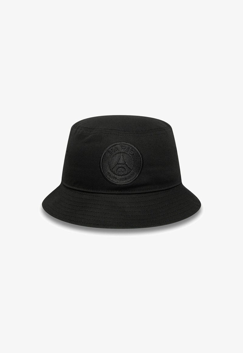Cappello a secchiello nero in tessuto con parte superiore arrotondata e ampia visiera. Presenta un logo circolare in rilievo con la scritta "PARIGI" e un design della Torre Eiffel.