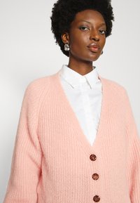 Fabienne Chapot STARRY CARDIGAN - Casaco de malha - light pink