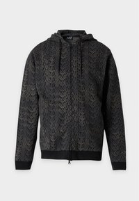 Неизбран, fancy black