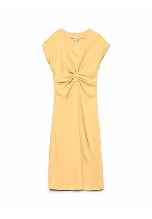 Kollane lühikeste varrukatega midi-pikkusega kleit V-kaeluse ja taljel kogutud detailiga, valgel taustal esitatud.