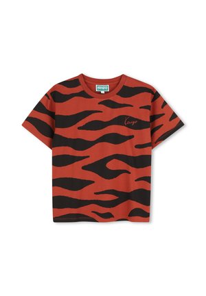 T-shirt orange rouille manches courtes avec motif rayures de tigre noir et petit logo "Kenzo" sur la poitrine sous le col.