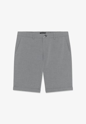 Pantaloni scurți gri croiți cu buzunare frontale, bucle pentru curea, închidere cu nasturi și tiv îndoit.