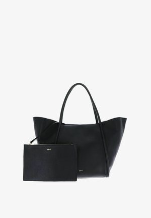 Sac fourre-tout en cuir noir avec deux poignées et une pochette zippée assortie en noir, tous deux embossés de petits logos "abro" dorés.