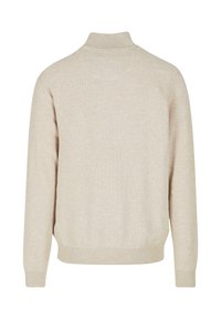 Beiger Pullover mit hohem Kragen und langen Ärmeln. Hergestellt aus einem strukturierten Strickmaterial. Gerippte Bündchen und Saum. Keine sichtbaren Muster oder Akzente.