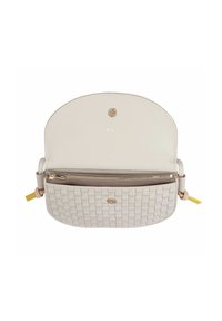Borsa a tracolla in pelle intrecciata beige con parte superiore arrotondata, hardware dorato e scomparto con zip. Caratterizzata da un logo e da accenti colorati sulla tracolla.